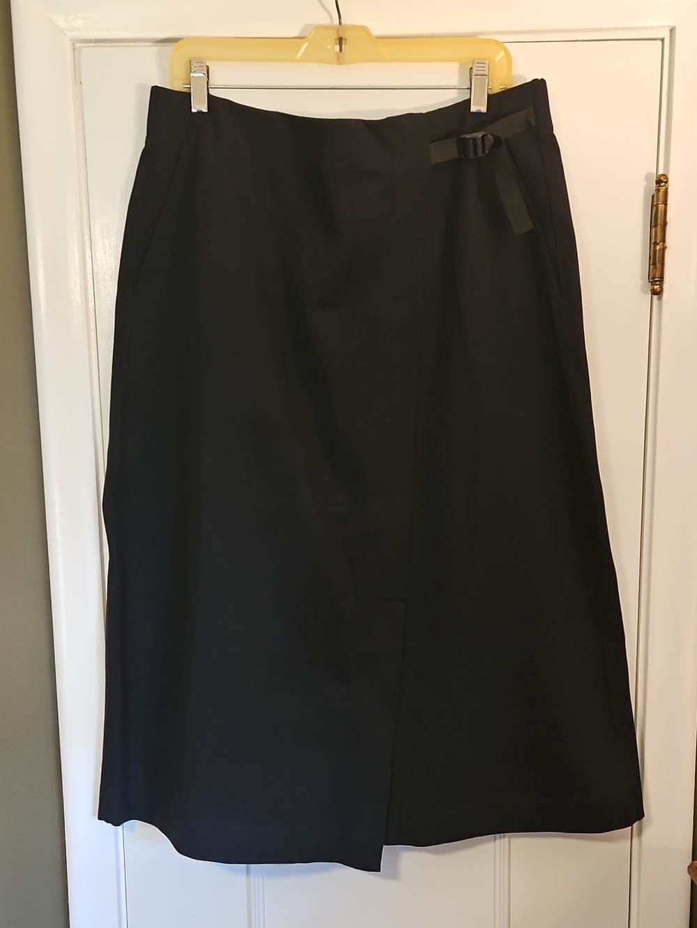 Duluth Trading Co Black Midi Skirt